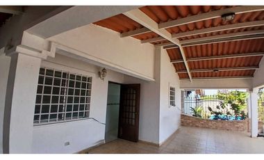 Venta de casa con tres recámaras en Villa Zaita.