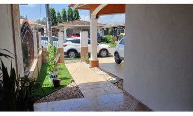 Venta de casa con tres recámaras en Villa Zaita.