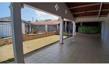 Venta de casa con tres recámaras en Villa Zaita.