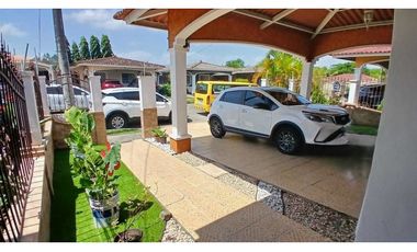 Venta de casa con tres recámaras en Villa Zaita.