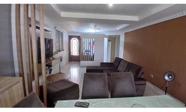 Venta de casa con tres recámaras en Villa Zaita.