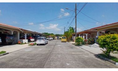 Venta de casa con tres recámaras en Villa Zaita.