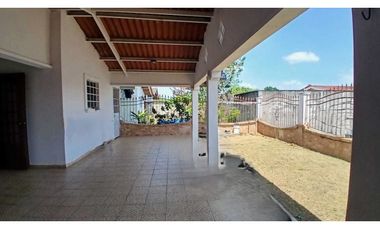 Venta de casa con tres recámaras en Villa Zaita.