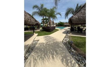 VENTA DE CASA DE 3 RECAMARAS EN CORONADO (PH PARAISO VILLAGE)