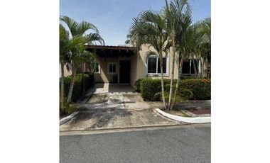 VENTA DE CASA DE 3 RECAMARAS EN CORONADO (PH PARAISO VILLAGE)