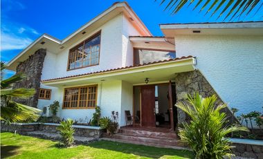 Se vende casa frente al mar en Costa Esmeralda, San Carlos