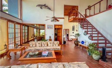 Se vende casa frente al mar en Costa Esmeralda, San Carlos
