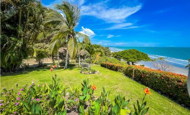 Se vende casa frente al mar en Costa Esmeralda, San Carlos
