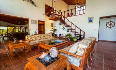 Se vende casa frente al mar en Costa Esmeralda, San Carlos
