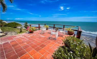 Se vende casa frente al mar en Costa Esmeralda, San Carlos