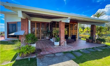 Se vende casa frente al mar en Costa Esmeralda, San Carlos