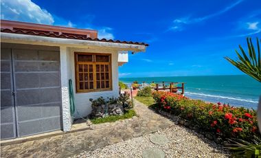 Se vende casa frente al mar en Costa Esmeralda, San Carlos