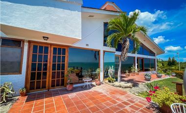 Se vende casa frente al mar en Costa Esmeralda, San Carlos