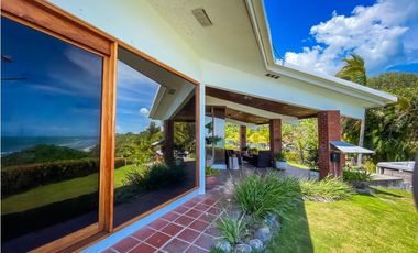 Se vende casa frente al mar en Costa Esmeralda, San Carlos