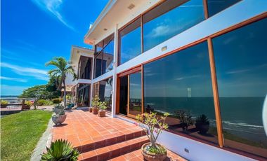 Se vende casa frente al mar en Costa Esmeralda, San Carlos