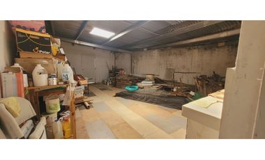 Venta de Terreno  con Nave industrial y locales 1600mtrs