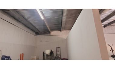 Venta de Terreno  con Nave industrial y locales 1600mtrs