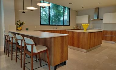 Venta de Casa Lujosa en Buenaventura, Farallón, Coclé