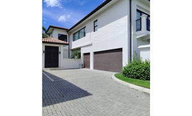 Venta de Casa Lujosa en Buenaventura, Farallón, Coclé