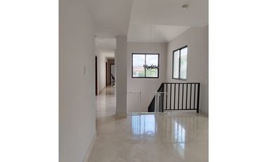 Venta de Casa Lujosa en Buenaventura, Farallón, Coclé