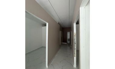 Se alquila local en Plaza Belen