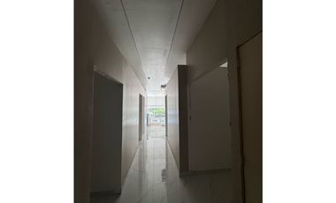 Se alquila local en Plaza Belen