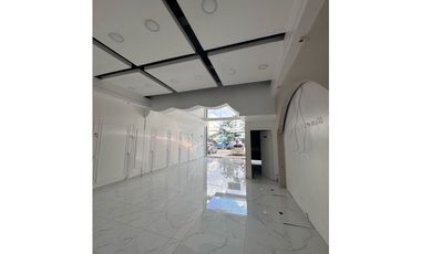 Se alquila local en Plaza Belen