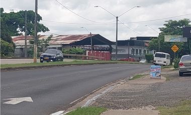 Vendo propiedad con 1000m2 sobre vía principal Chorrera