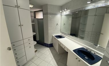 Se Vende Amplio Apartamento en Marbella (AL)