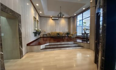 Se Vende Amplio Apartamento en Marbella (AL)