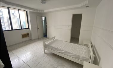Se Vende Amplio Apartamento en Marbella (AL)