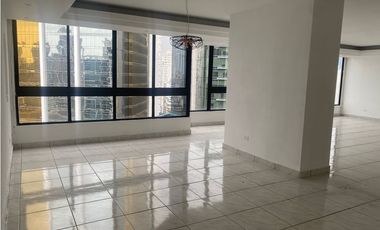Se Vende Amplio Apartamento en Marbella (AL)