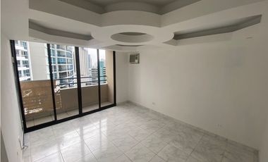 Se Vende Amplio Apartamento en Marbella (AL)