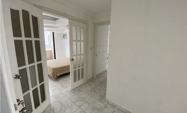 Se Vende Amplio Apartamento en Marbella (AL)