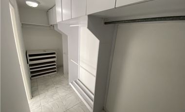 Se Vende Amplio Apartamento en Marbella (AL)