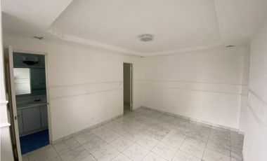 Se Vende Amplio Apartamento en Marbella (AL)
