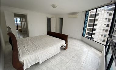 Se Vende Amplio Apartamento en Marbella (AL)
