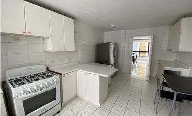 Se Vende Amplio Apartamento en Marbella (AL)