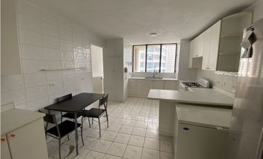 Se Vende Amplio Apartamento en Marbella (AL)