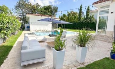 Vendo amplia y bella casa en Fairway Estates