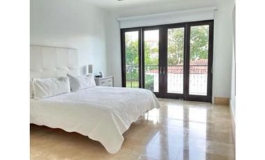 Vendo amplia y bella casa en Fairway Estates