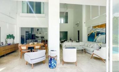 Vendo amplia y bella casa en Fairway Estates