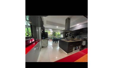 Se alquila casa remodelada