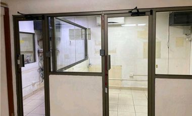 Venta de local de 300 mts en Parque lefevre