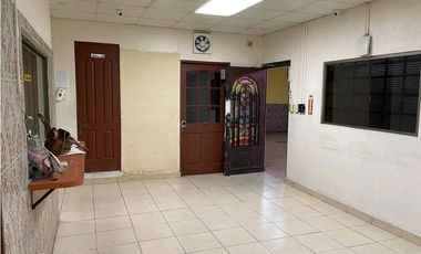 Venta de local de 300 mts en Parque lefevre