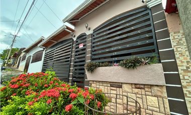 Casa en Venta en Villa Lucre. 26-1895.