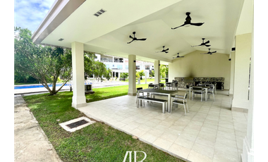 Vendo Espectacular Town Home en Santa Maria