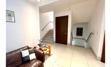 Vendo Espectacular Town Home en Santa Maria