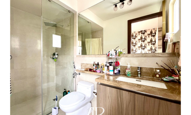 Vendo Espectacular Town Home en Santa Maria