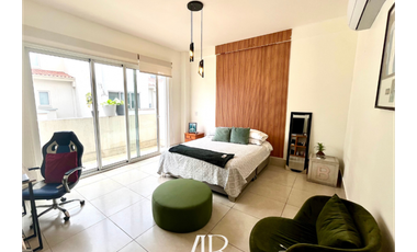 Vendo Espectacular Town Home en Santa Maria
